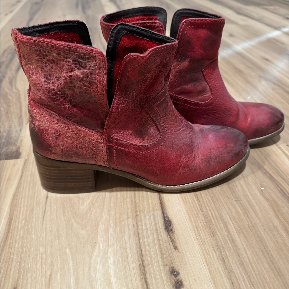 Diba Tru booties. Size 8